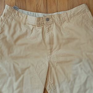 Dockers Men's Perfect Short Classic Fit 9.5” in Light Yellow